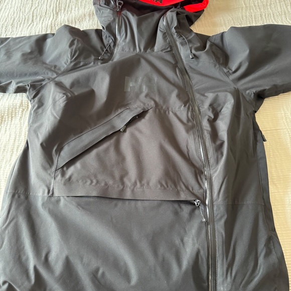 Helly Hansen  Powerchaser Asymetric Jacket - Picture 5 of 6